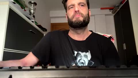 zurdineno online show from May 2026 06:09:01 PM