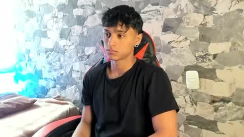 zyzz_1812 online show from June 2026 07:49:02 PM