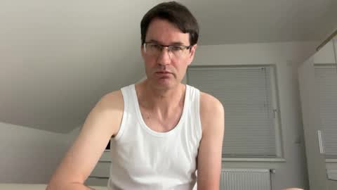 Snapshot of zzz123_cam chatting on April 2026 03:35:01 PM zzz123_cam online show from April 2026 03:35:01 PM