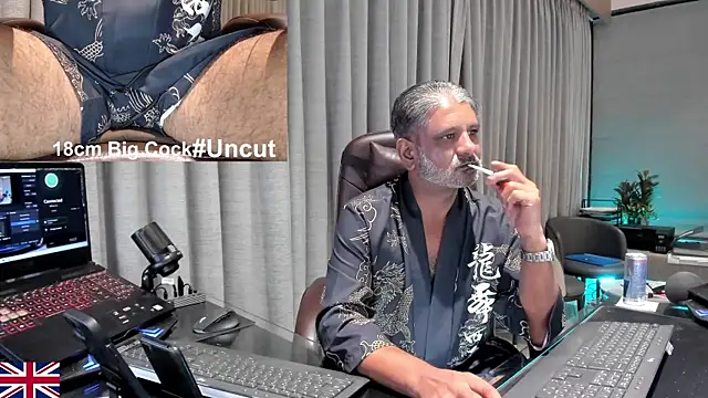 Snapshot of OnlineBossUK chatting on July 2026 07:20:02 PM OnlineBossUK online show from July 2026 07:20:02 PM