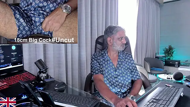 Snapshot of OnlineBossUK chatting on July 2026 04:19:01 AM OnlineBossUK online show from July 2026 04:19:01 AM