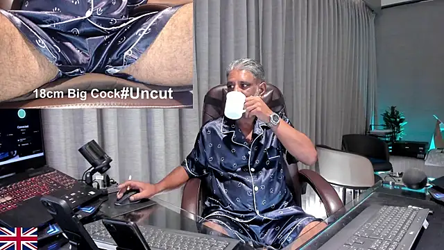 Snapshot of OnlineBossUK chatting on July 2026 05:12:02 AM OnlineBossUK online show from July 2026 05:12:02 AM
