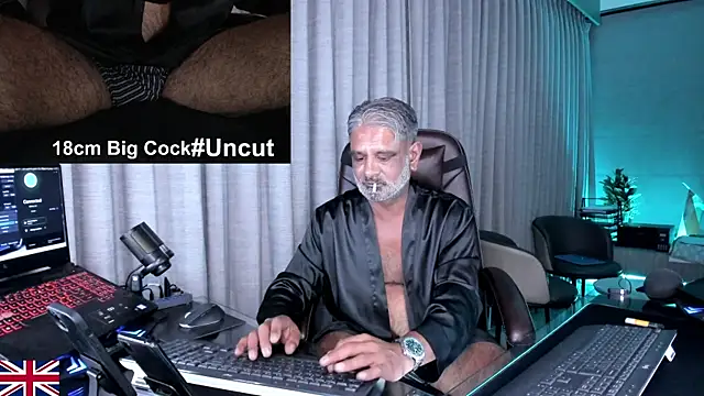Snapshot of OnlineBossUK chatting on July 2026 04:35:02 PM OnlineBossUK online show from July 2026 04:35:02 PM
