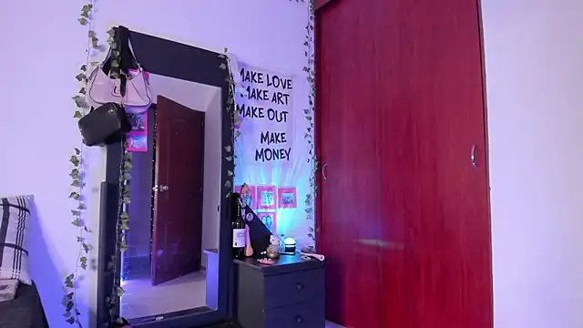 little kayla  online show from April 2026 12:44:02 AM