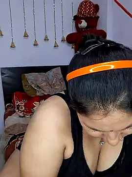 MOM-SUN-COUPLE online show from January 2025 05:17:01 PM