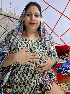 MOM-SUN-COUPLE online show from February 2025 08:11:01 PM