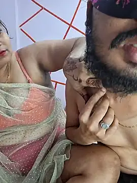 MOM-SUN-COUPLE online show from March 2025 05:00:02 PM