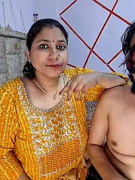 MOM-SUN-COUPLE online show from March 2025 11:14:02 PM