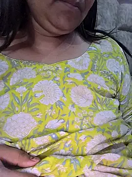 MOM-SUN-COUPLE online show from April 2026 05:04:02 PM