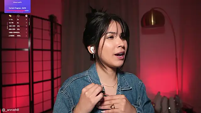 Snapshot of anniehillofficial chatting on February 2026 09:18:02 PM anniehillofficial online show from February 2026 09:18:02 PM