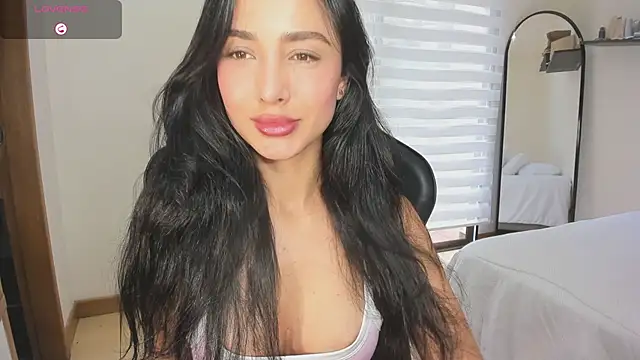 EvaMoet online show from February 2026 12:48:02 PM