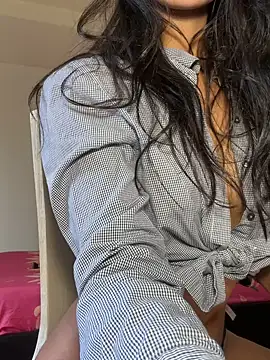 EvaMoet online show from April 2026 03:12:01 PM