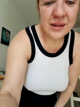 KiraXTender online show from April 2026 03:26:01 AM