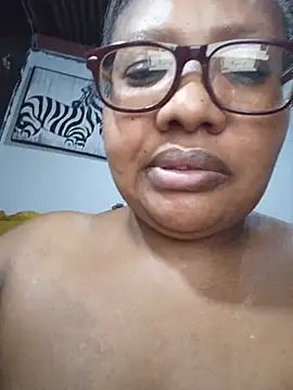 Snapshot of YELLOW_BONE chatting on June 2026 08:30:02 PM YELLOW BONE online show from June 2026 08:30:02 PM