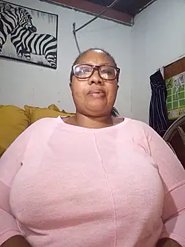 Snapshot of YELLOW_BONE chatting on June 2026 08:39:02 PM YELLOW BONE online show from June 2026 08:39:02 PM