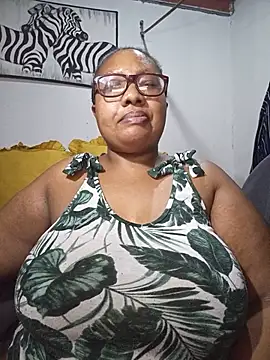 Snapshot of YELLOW_BONE chatting on June 2026 08:58:01 PM YELLOW BONE online show from June 2026 08:58:01 PM