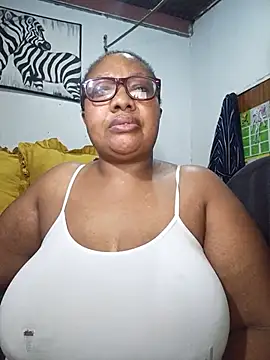 Snapshot of YELLOW_BONE chatting on July 2026 09:19:02 PM YELLOW BONE online show from July 2026 09:19:02 PM