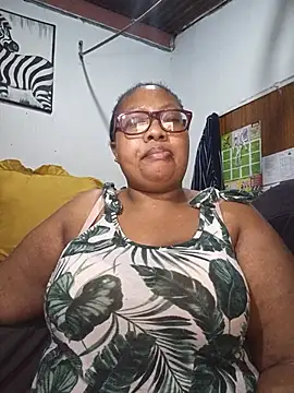 Snapshot of YELLOW_BONE chatting on July 2026 08:44:02 PM YELLOW BONE online show from July 2026 08:44:02 PM