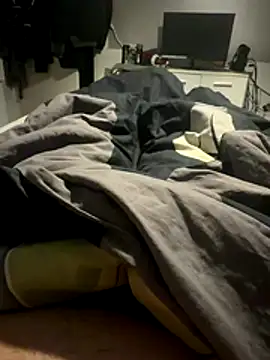 spritzerboy23 online show from December 2025 10:28:02 PM