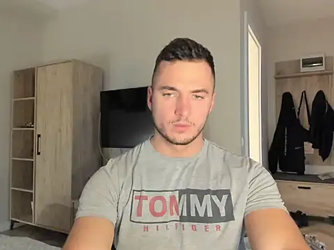 paulblack21 online show from April 2026 10:40:02 PM