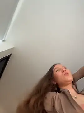 AmelieLaurent  online show from April 2026 05:32:02 PM