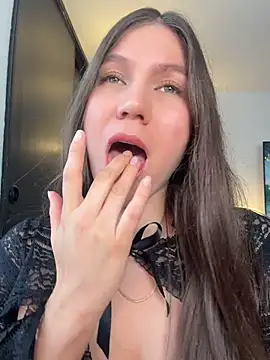 AmelieLaurent  online show from April 2026 10:10:02 PM