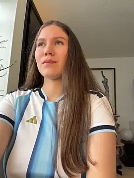 AmelieLaurent  online show from June 2026 06:09:02 PM