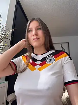 AmelieLaurent  online show from July 2026 07:38:01 PM