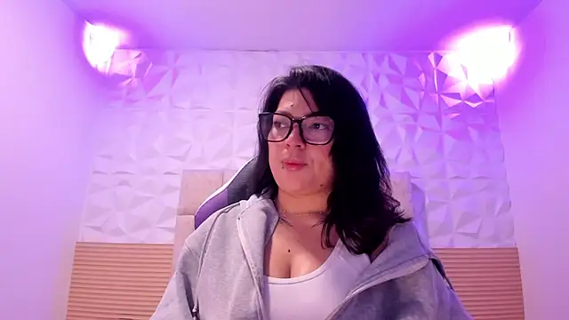 Snapshot of PauletteJ chatting on May 2026 11:49:02 AM PauletteJ online show from May 2026 11:49:02 AM