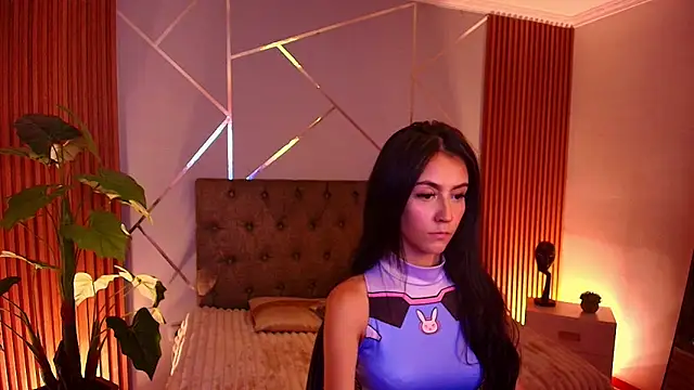 Coralinnee  online show from March 2026 03:33:01 AM