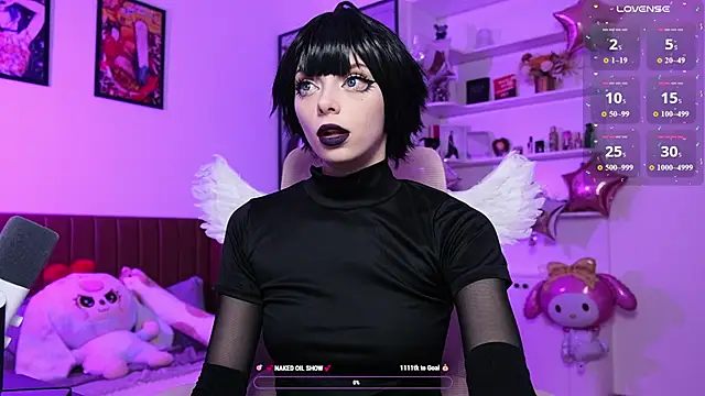 HolliWould  online show from April 2026 12:03:01 PM