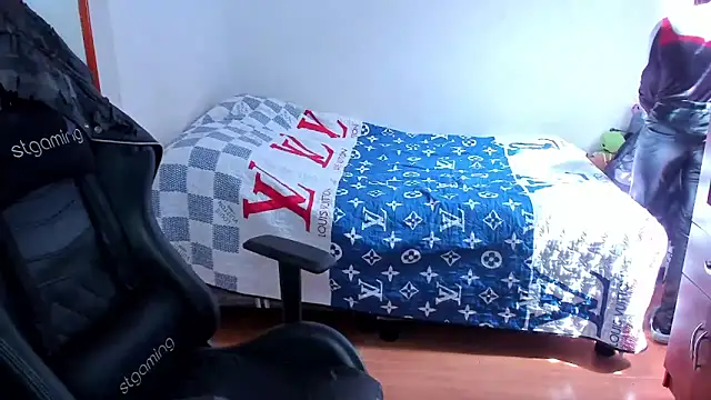 Tommy Bred online show from October 2025 06:39:02 PM