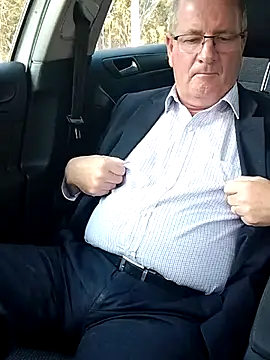 stiffandlubedxh online show from September 2025 10:09:01 PM