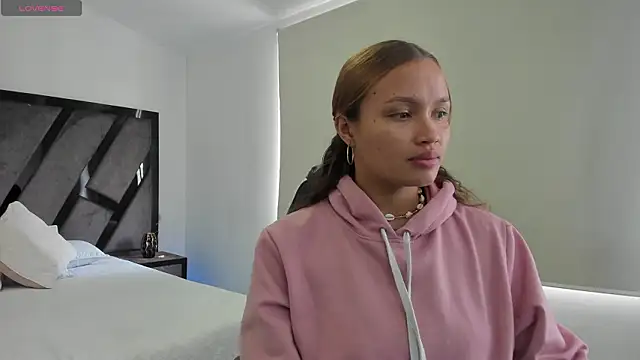 AnnieAndStefan online show from March 2026 02:34:01 PM