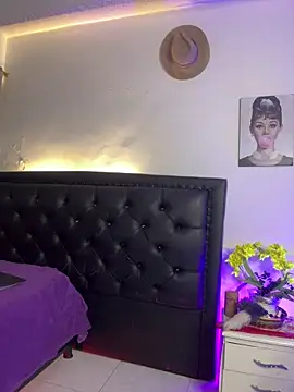 lonely shewolf online show from December 2025 07:20:02 PM