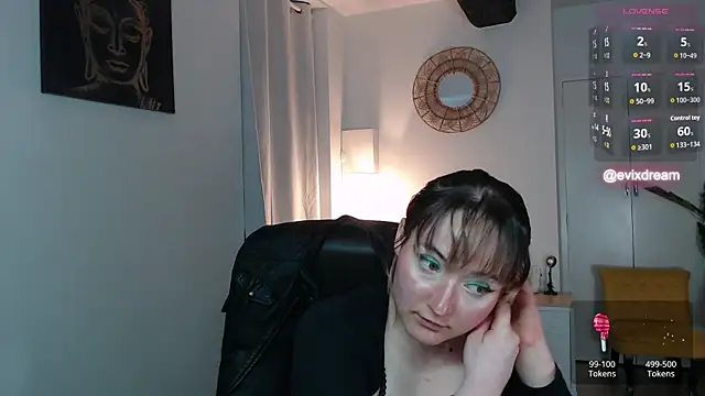 Crystal-dreamt online show from April 2026 12:19:02 PM