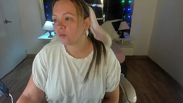 Snapshot of victoria_rosse520 chatting on February 2025 08:30:02 PM victoria rosse520 online show from February 2025 08:30:02 PM