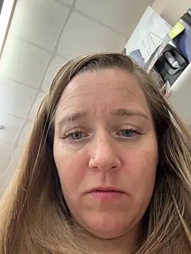 SkyelarSommer online show from April 2026 03:42:02 PM