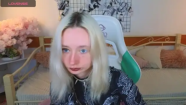 Katia Kim online show from April 2026 05:03:02 AM