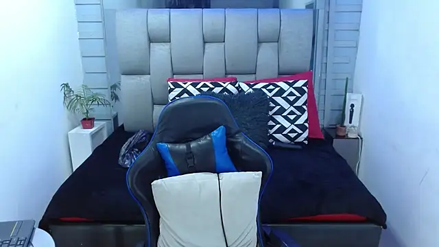 evelin zaens online show from March 2026 05:55:01 AM