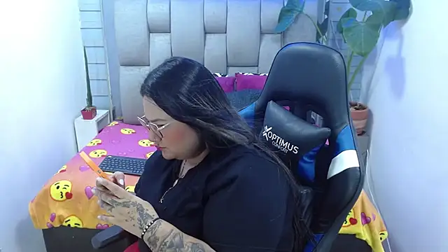 Snapshot of evelin_zaens chatting on July 2026 03:34:02 AM evelin zaens online show from July 2026 03:34:02 AM