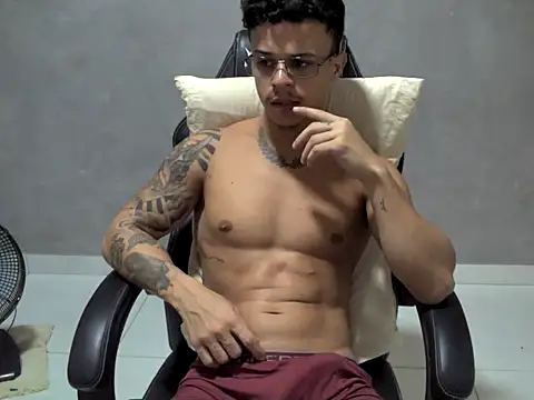 Snapshot of Gust027 chatting on April 2026 02:28:01 AM Gust027 online show from April 2026 02:28:01 AM