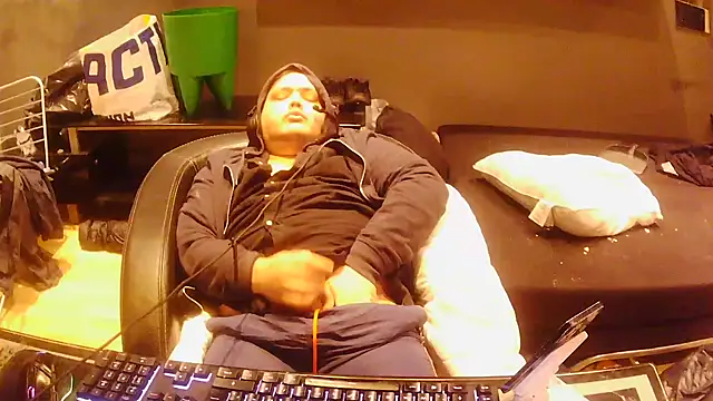 Bebemickey75 online show from November 2025 04:40:02 PM