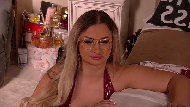 Denisse Perry online show from April 2026 11:32:01 PM