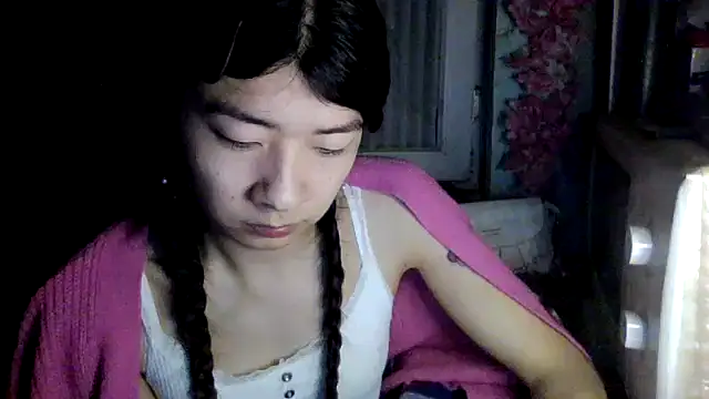 CarlyJoy online show from April 2026 04:31:02 PM