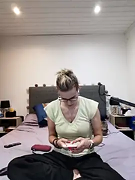 Madame Callie online show from June 2026 08:25:02 PM