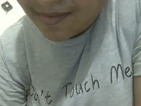 shekira99 online show from April 2026 01:36:02 PM