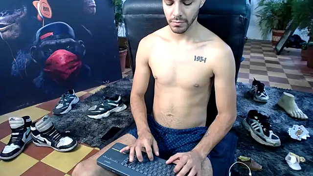 cutehornymax online show from April 2026 02:39:01 PM