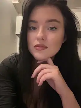 Angela Fosterr online show from November 2025 03:33:02 PM