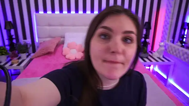 EmmyCharmm online show from April 2026 05:41:01 AM